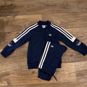 Boys ADIDAS Track Suit (Sz S 4-5)